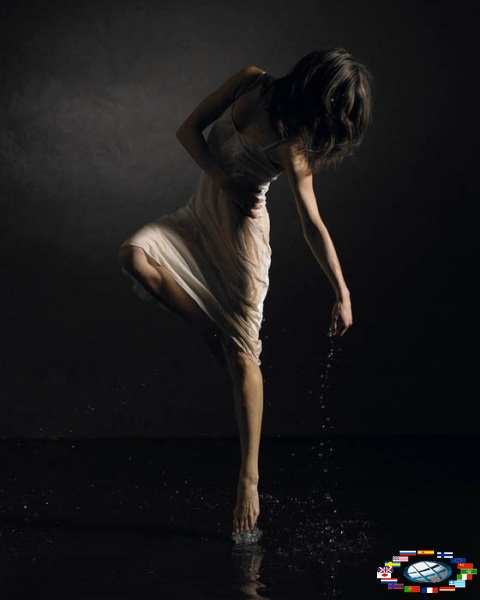 танцовщица с красивыми ногами